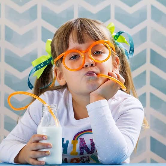 Funny Straw Drinking Glasses (Random Color)